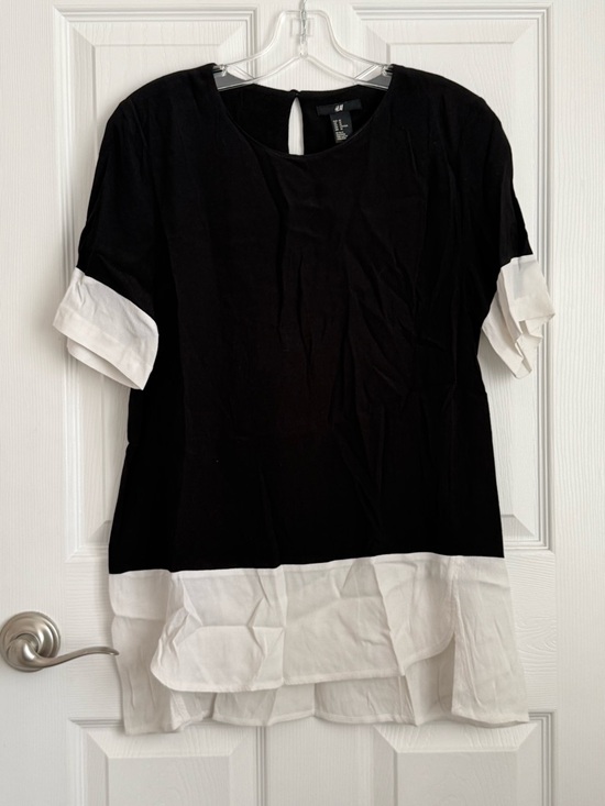 H&M Tops - H&M Black and White Layered Short-Sleeve Tunic